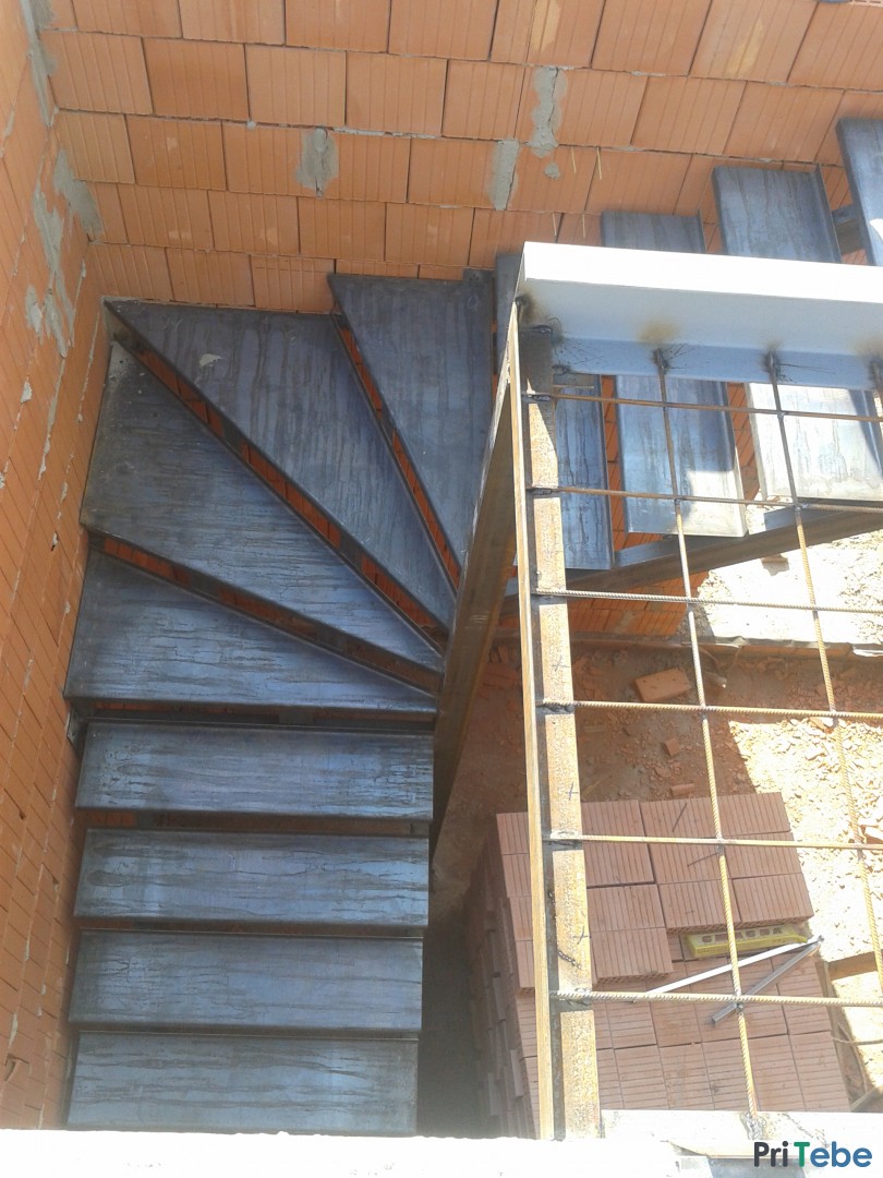 подвальные лестницы